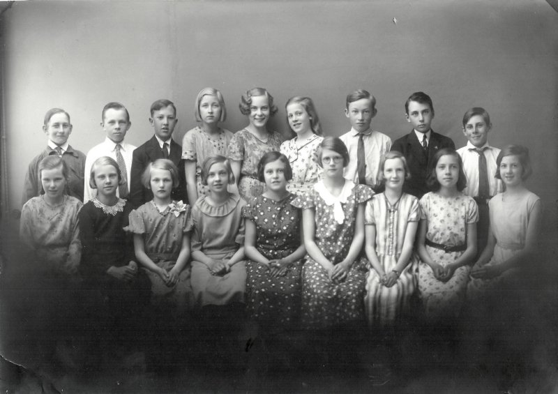 klassfolkskola1933tvelstad.jpg
